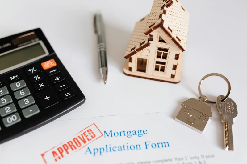 Calculator, house keys, pen